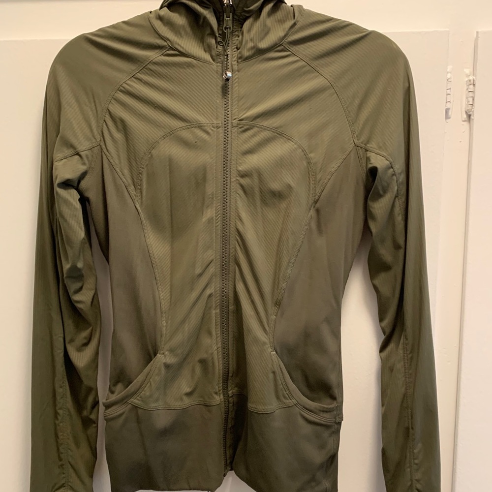 Very gently worn reversible Lululemon jacket